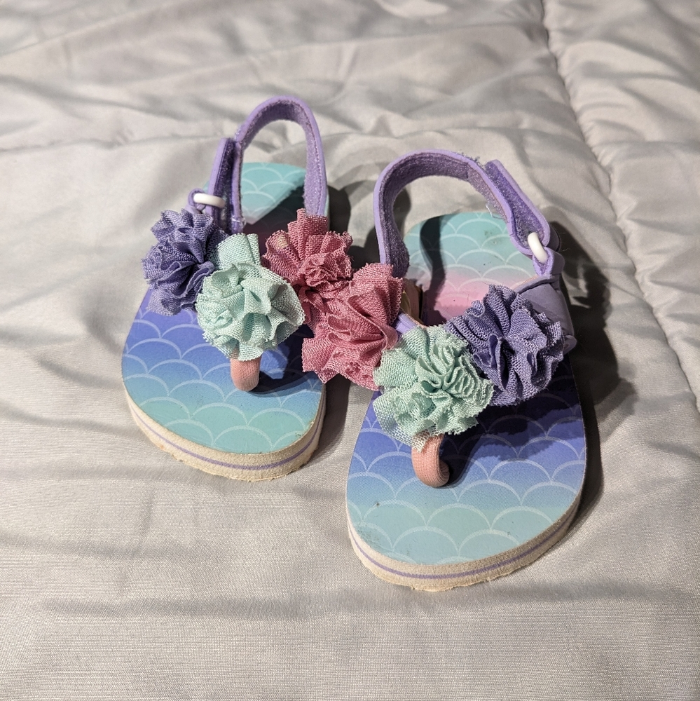 Toddler girl flower accented mermaid flip flops sz 5